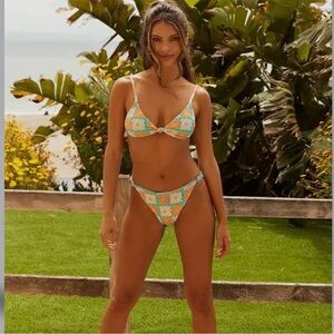 Dippin daisy zen knotted top